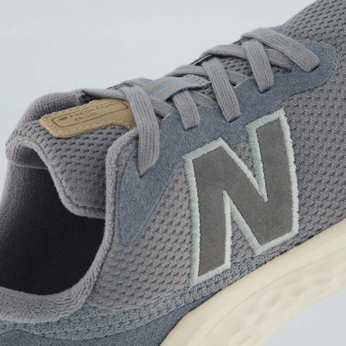 Tênis New Balance Fresh Foam Arishi V4 Feminino Cinza e Branco Cinza 7