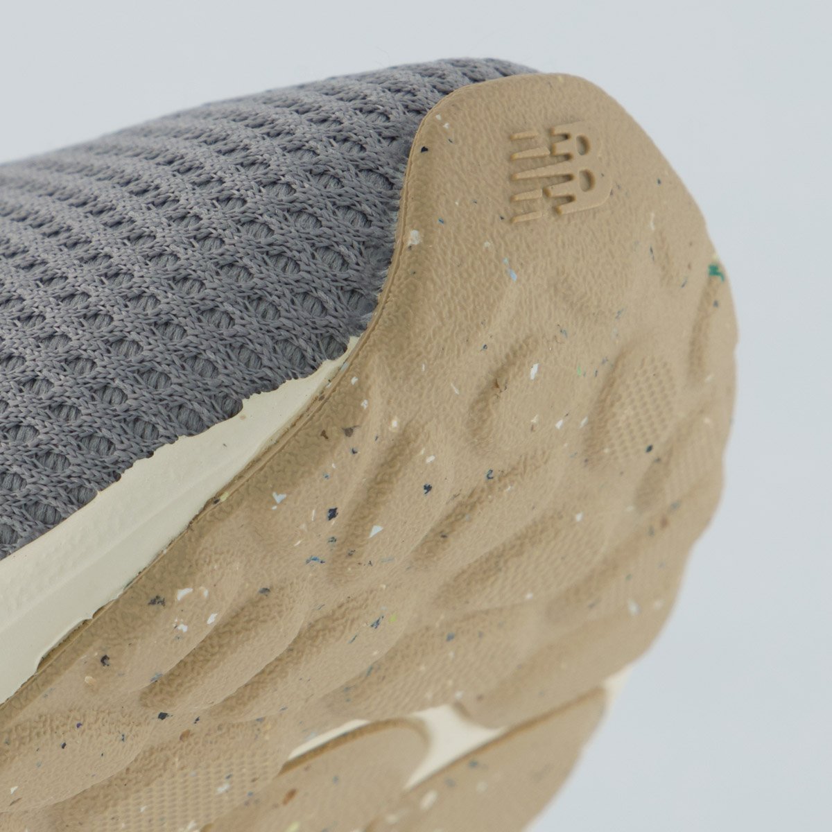 Tênis New Balance Fresh Foam Arishi V4 Feminino Cinza e Branco Cinza 8