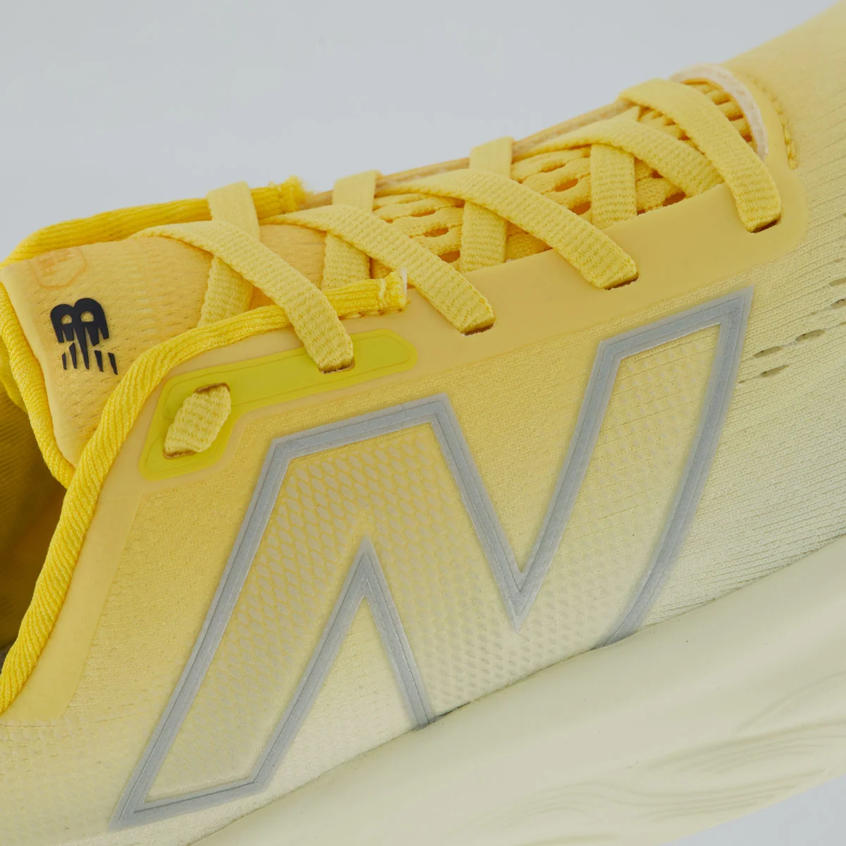 Tênis New Balance Fresh Foam X 1080 V14 Feminino Amarelo e Branco Amarelo 4