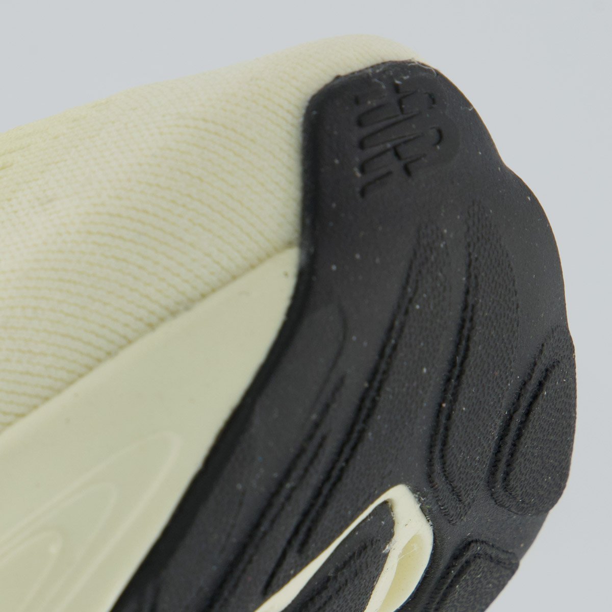 Tênis New Balance Fresh Foam X 1080 V14 Feminino Amarelo e Branco Amarelo 8