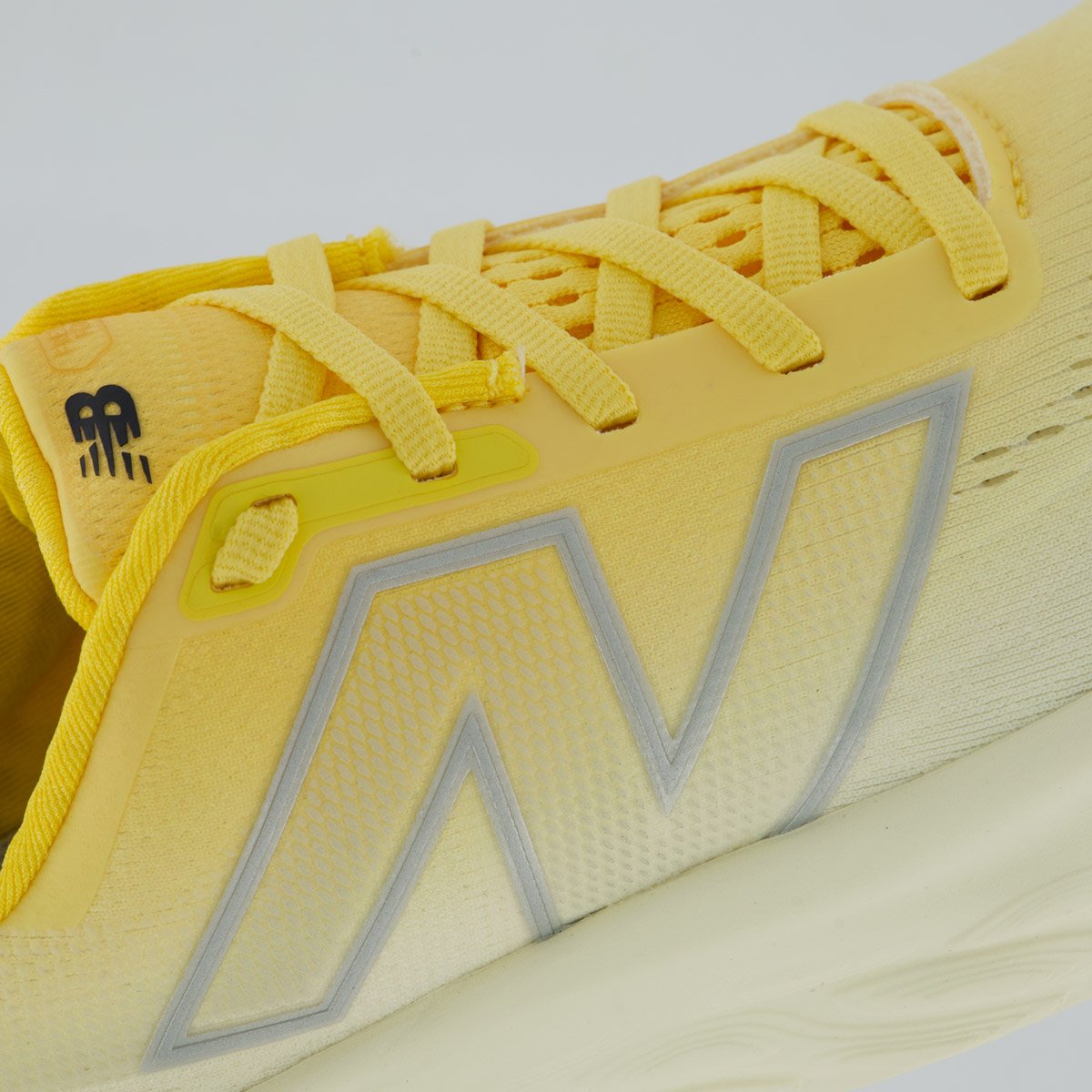Tênis New Balance Fresh Foam X 1080 V14 Feminino Amarelo e Branco Amarelo 7