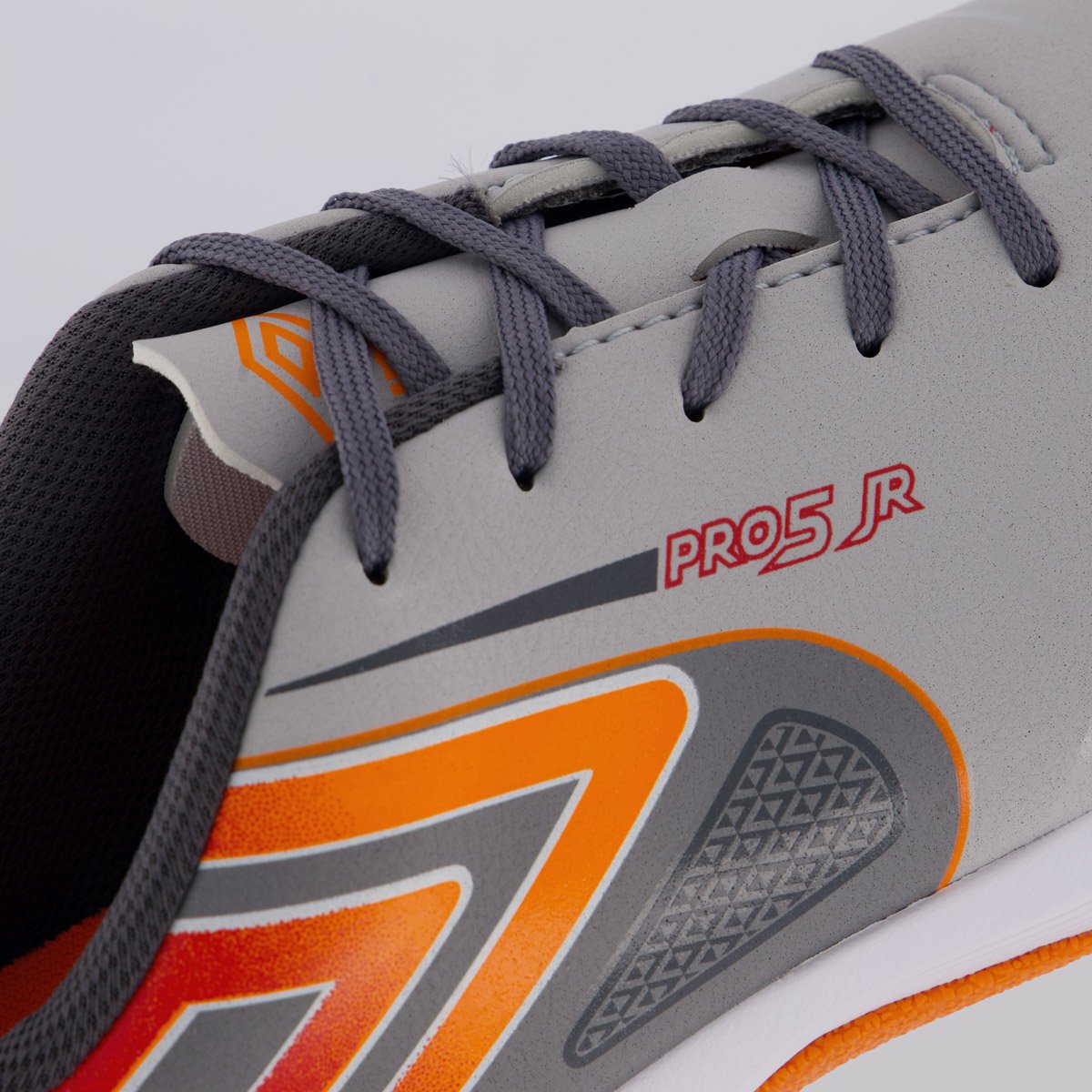 Chuteira Umbro Pro 5 Futsal Juvenil Prata e Cinza Cinza 7
