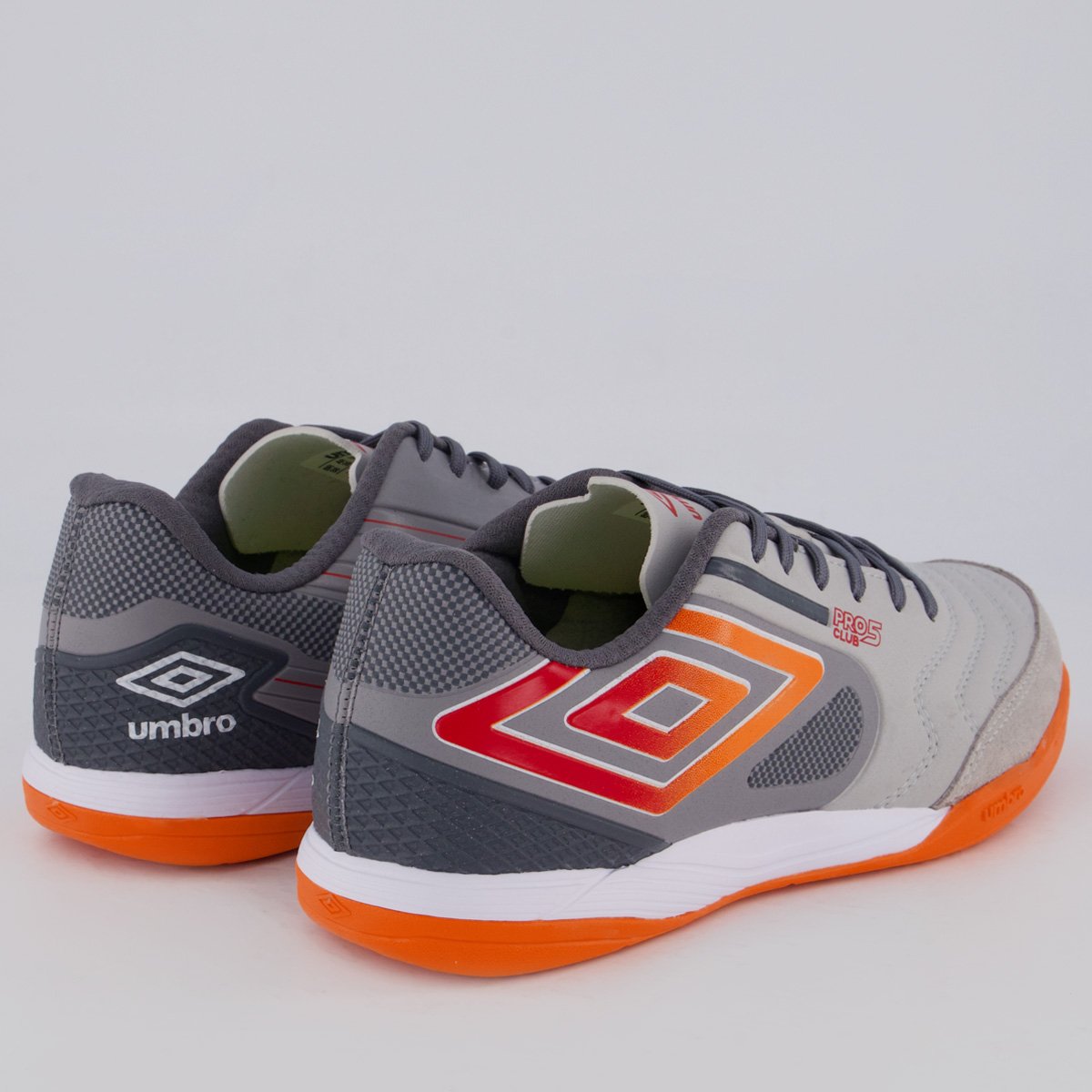 Chuteira Umbro Pro 5 Bump Club Futsal Cinza e Laranja