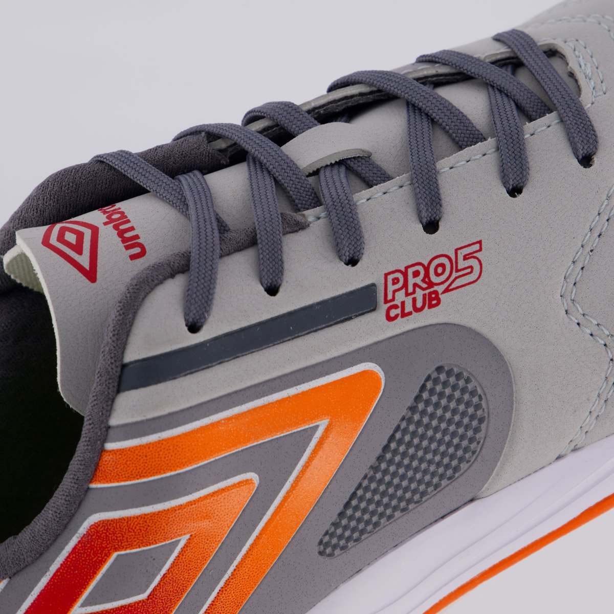 Chuteira Umbro Pro 5 Bump Club Futsal Cinza e Laranja Cinza/Laranja 7