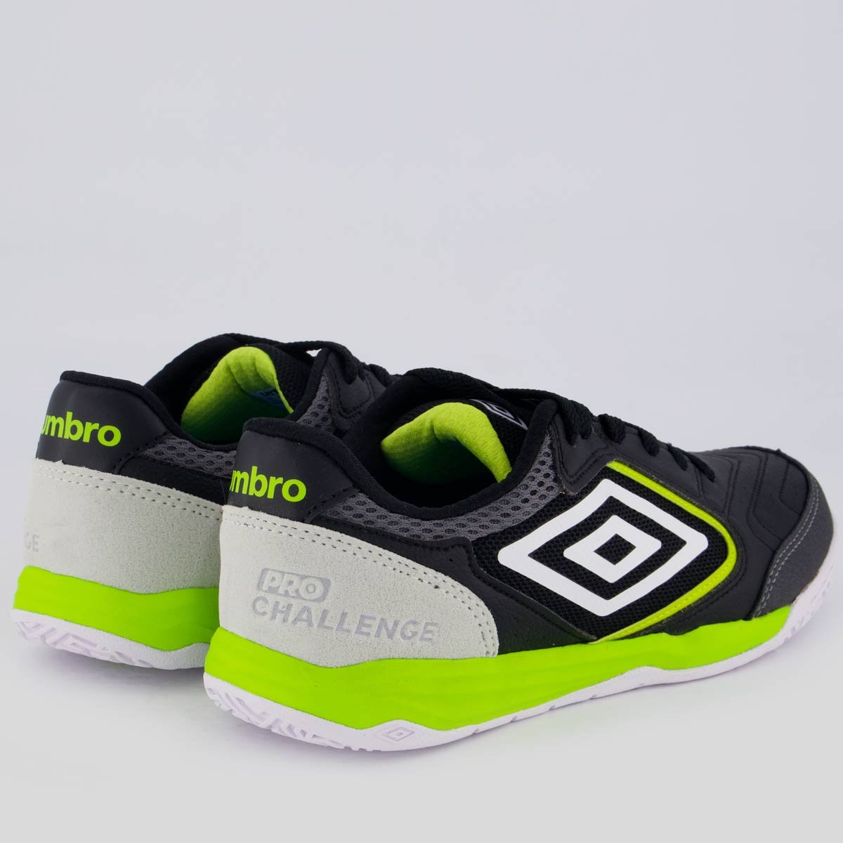 Chuteira Umbro Pro Challenge Uptake Futsal Preta e Verde Preto/Verde