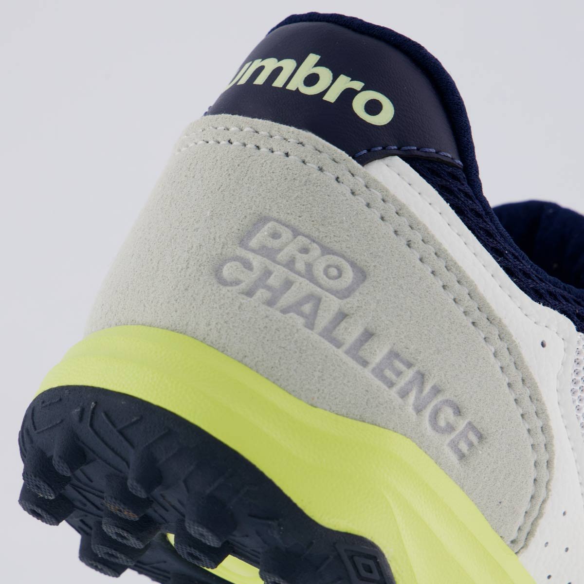 Chuteira Umbro Pro Challenge Uptake Society Branca e Roxa Branca/Roxo 6