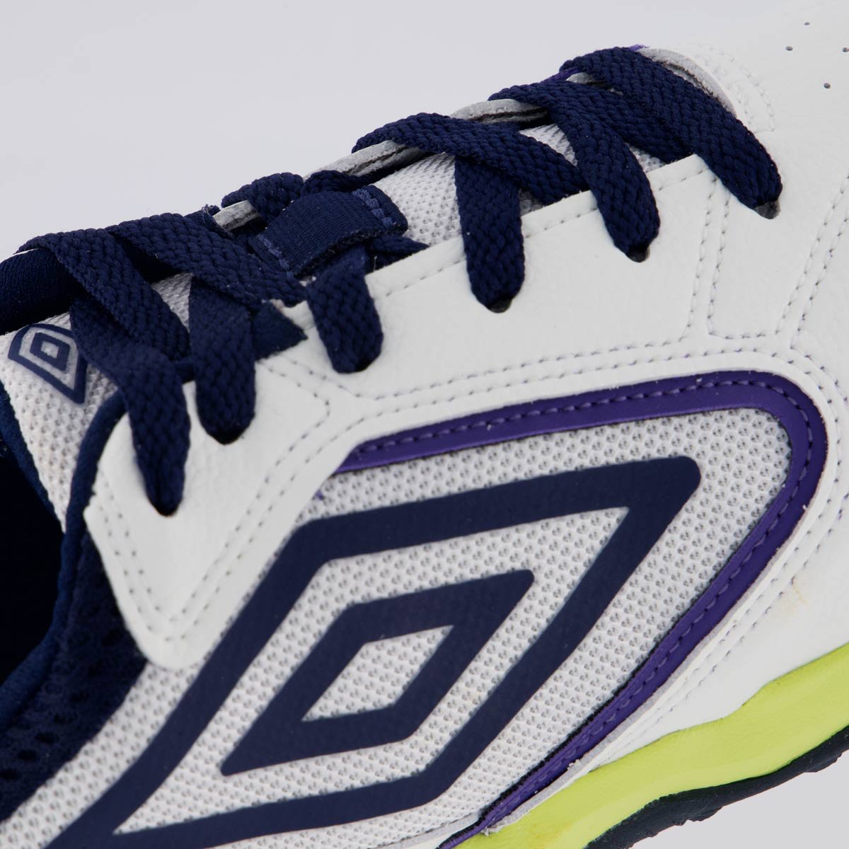 Chuteira Umbro Pro Challenge Uptake Society Branca e Roxa Branca/Roxo 7
