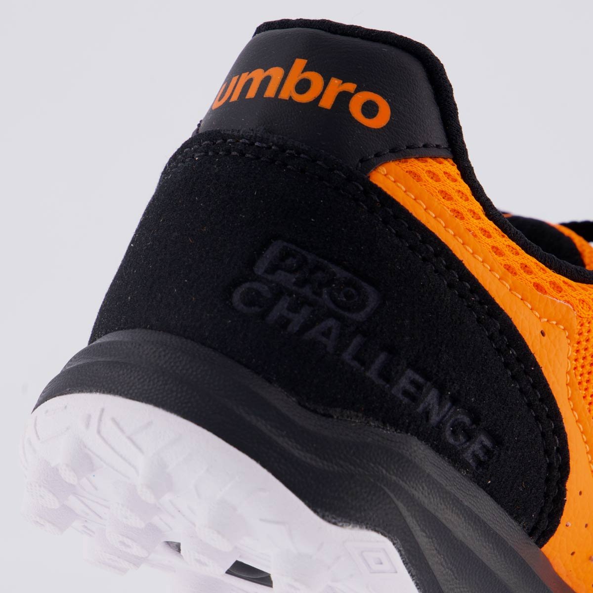Chuteira Umbro Pro Challenge Uptake Laranja e Preta Laranja 6