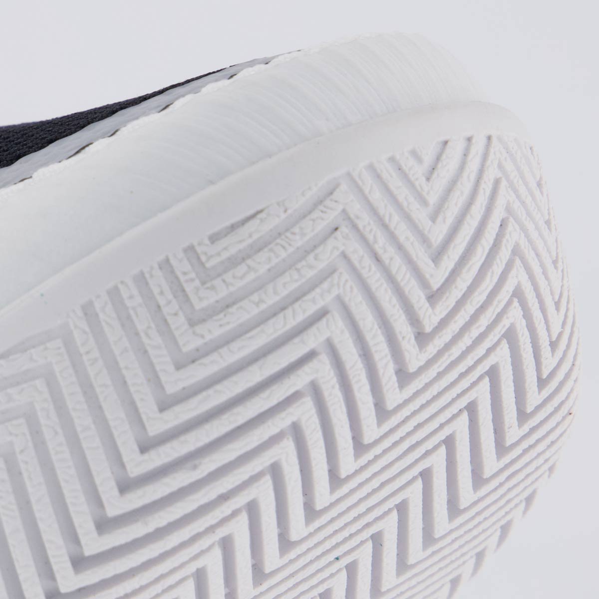Tênis Under Armour Swish 2 Branco e Preto Branco/Preto 8