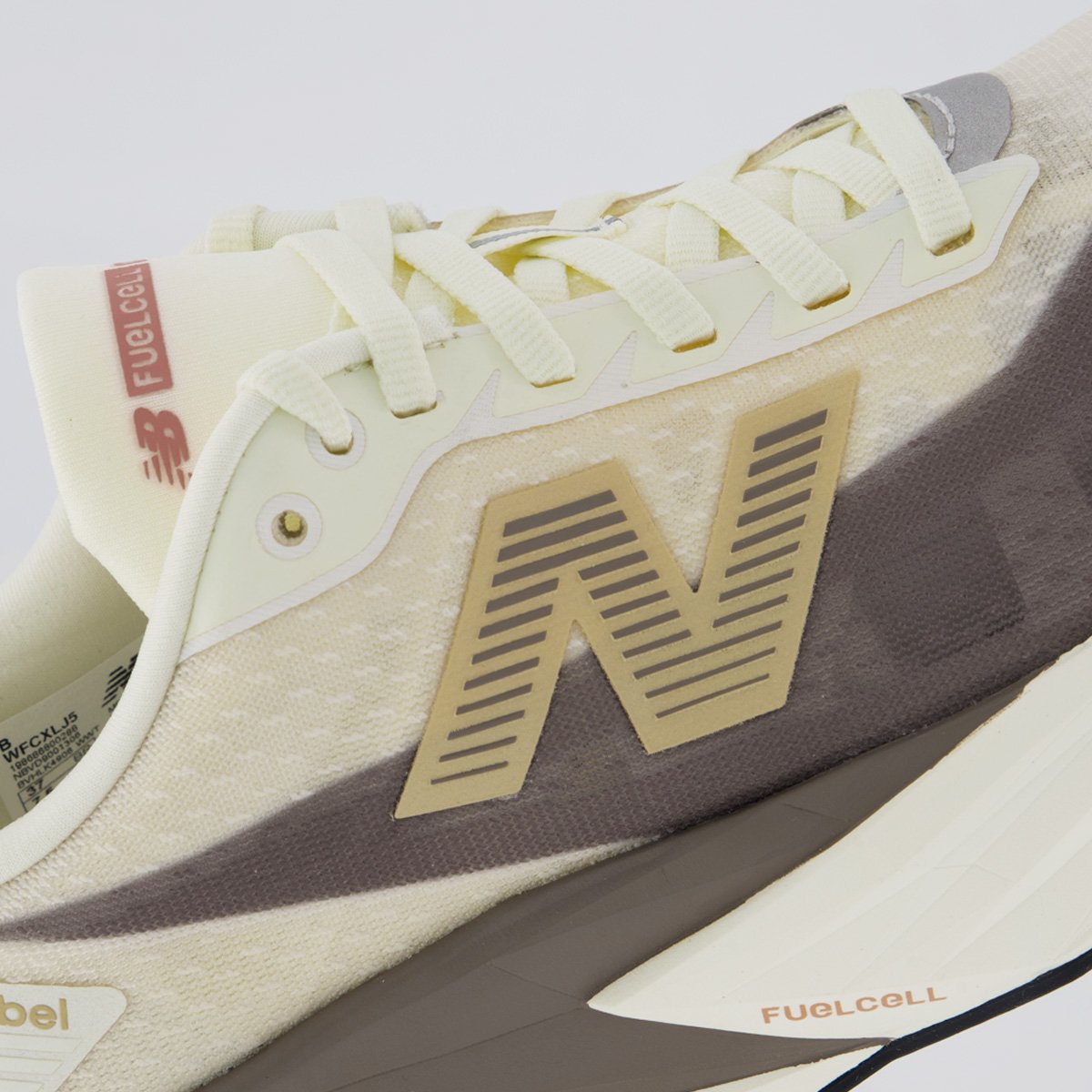 Tênis New Balance Fuelcell Rebel V5 Feminino Off White White/Cinza 7