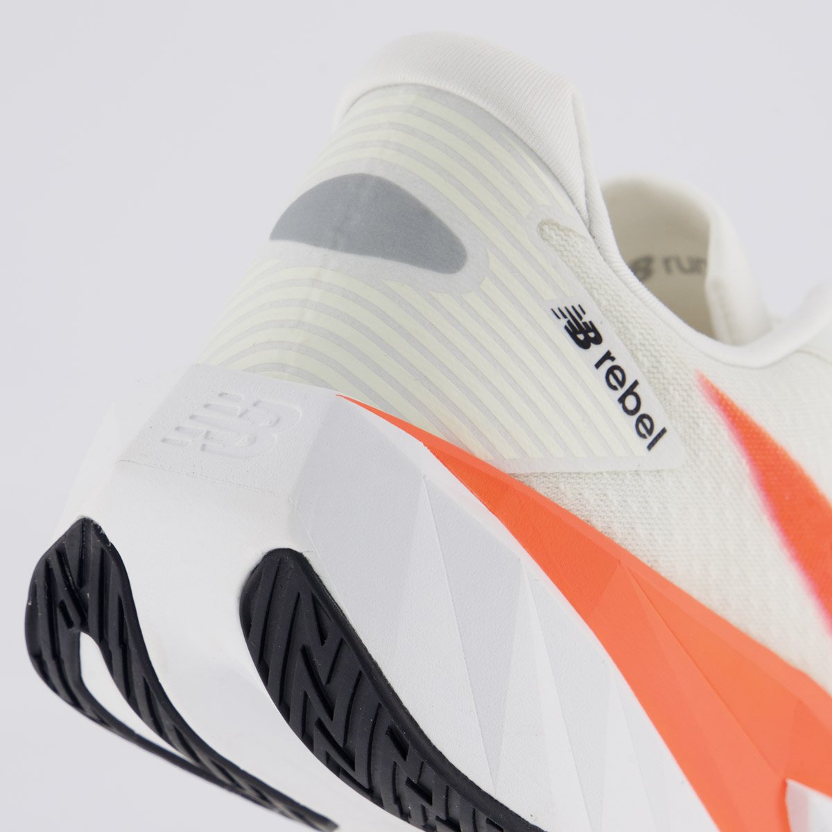 Tênis New Balance Fuelcell Rebel V5 Coral Bege/Coral 6