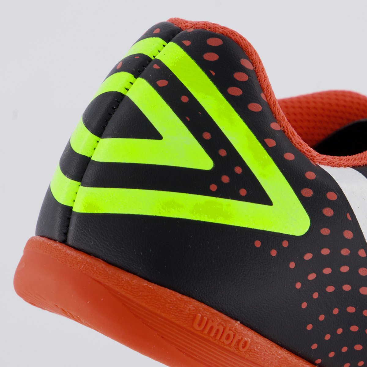 Chuteira Umbro Flip Futsal Kids Preta e Laranja Preto/Laranja 6