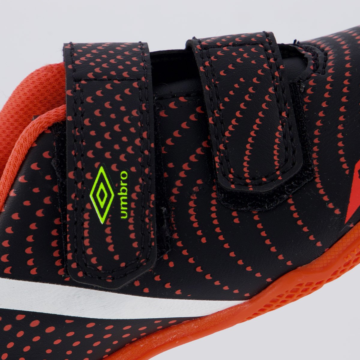 Chuteira Umbro Flip Futsal Kids Preta e Laranja Preto/Laranja 7