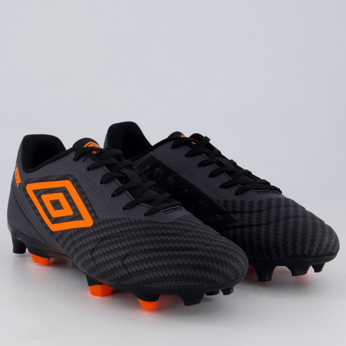 Chuteira Umbro Attak III Campo Preta e Laranja Preto/Laranja