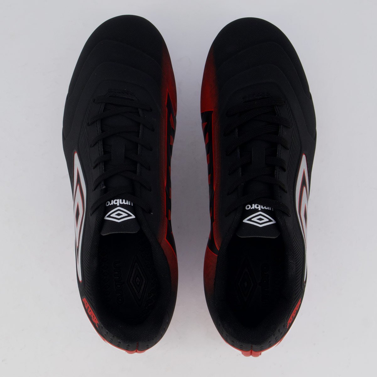Chuteira Umbro Attak III Campo Preta e Vermelho Preto/Vermelho 4