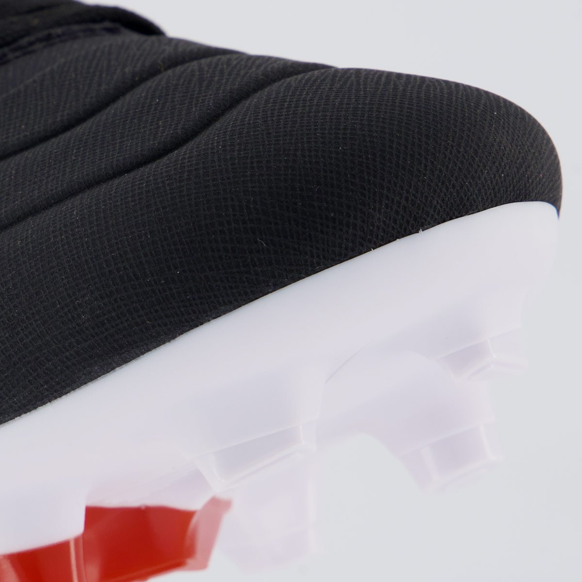 Chuteira Umbro Attak III Campo Preta e Vermelho Preto/Vermelho 8