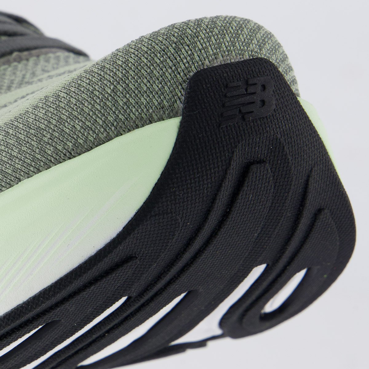 Tênis New Balance Fresh Foam X More V6 Verde Claro Cinza/Verde 8