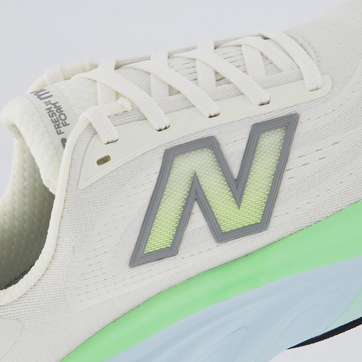 Tênis New Balance Fresh Foam X More V6 Feminino Off White e Verde White/Verde 7