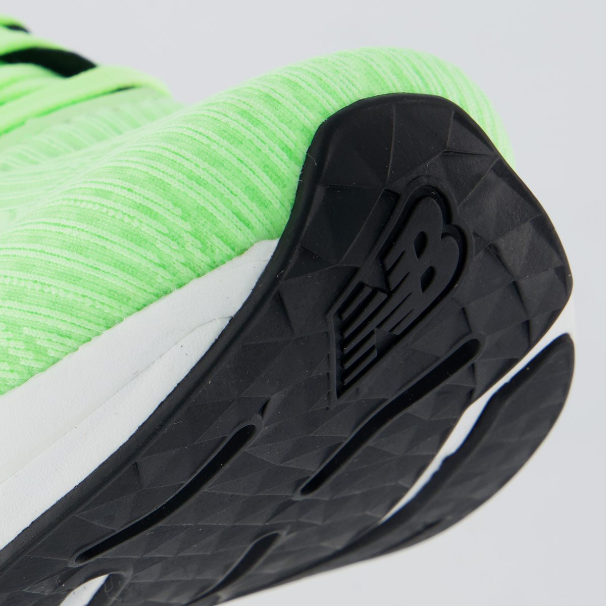 Tênis New Balance Fuelcell Propel V5 Verde Verde 8