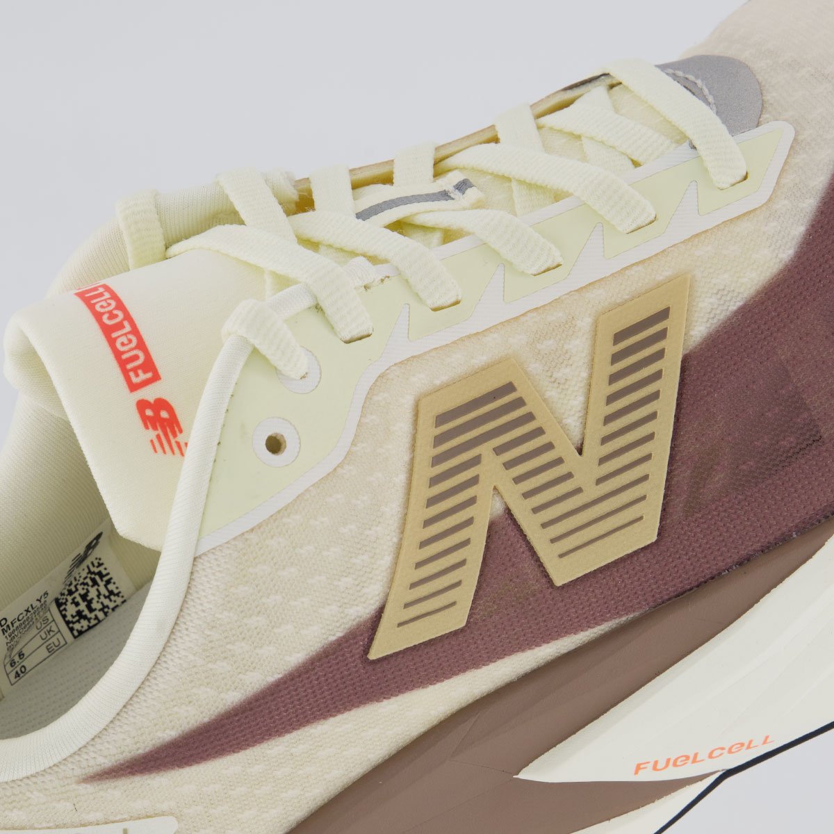 Tênis New Balance Fuelcell Rebel V5 Off White e Marrom Off White/Marrom 7