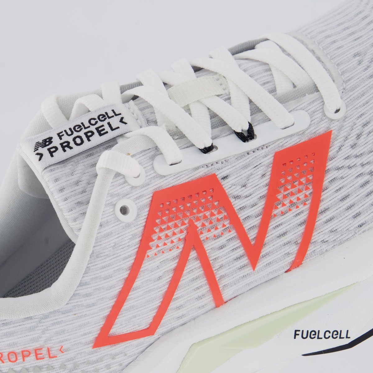 Tênis New Balance Fuelcell Propel V5 Feminino Branco e Coral Branco/Coral 7