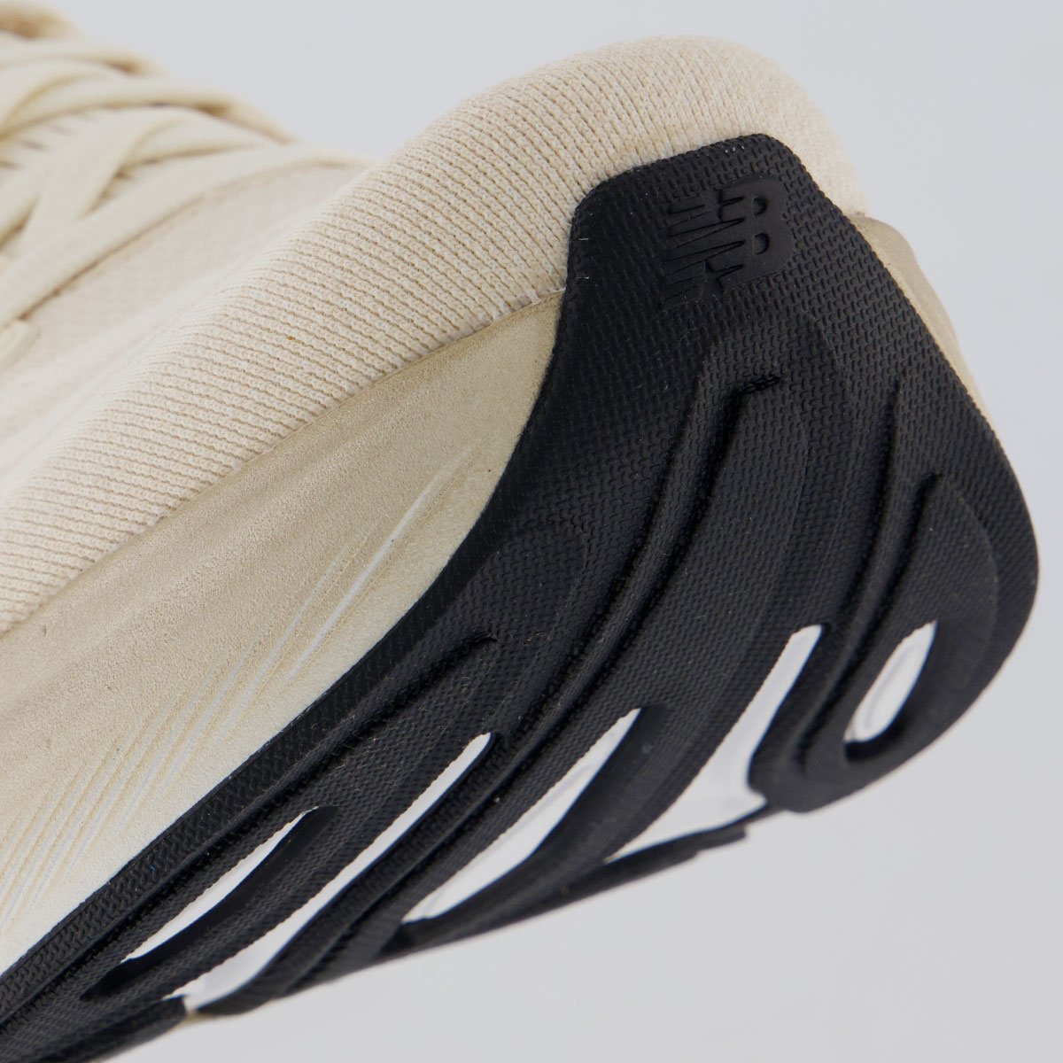 Tênis New Balance Fresh Foam X More V6 Feminino Bege Bege 8