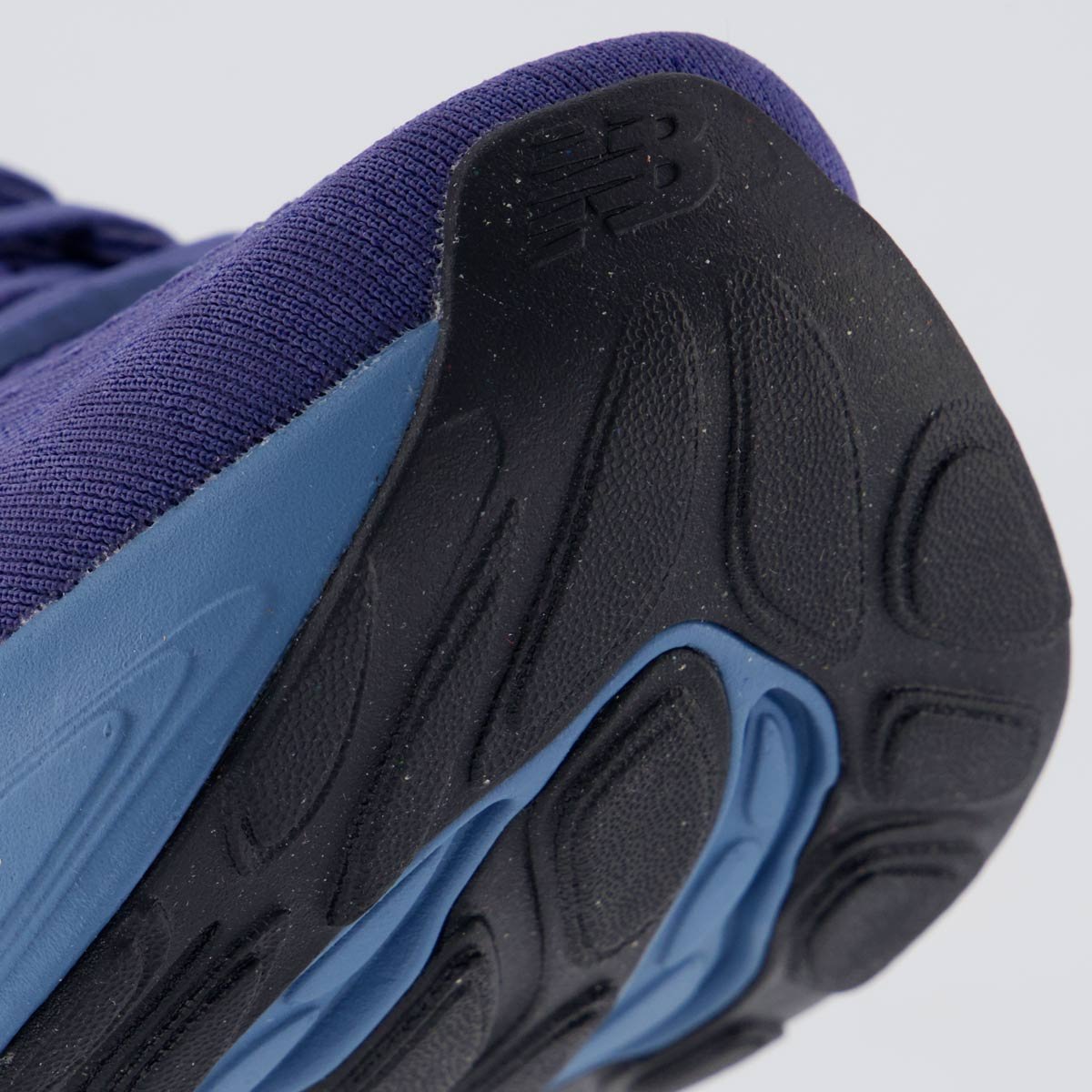 Tênis New Balance Fresh Foam 1080 X V14 Feminino Roxo e Azul Roxo/Azul 8