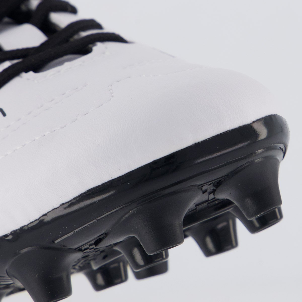Chuteira Umbro Brave Campo Juvenil Branca e Preta Branco/Preto 8