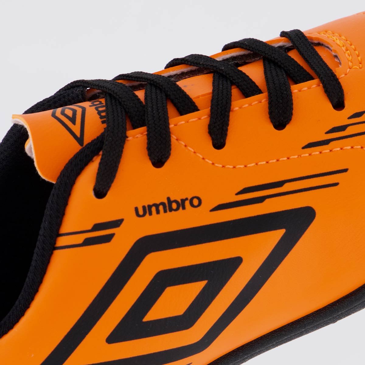 Chuteira Umbro Brave Society Juvenil Laranja e Pre Laranja/Preto 7