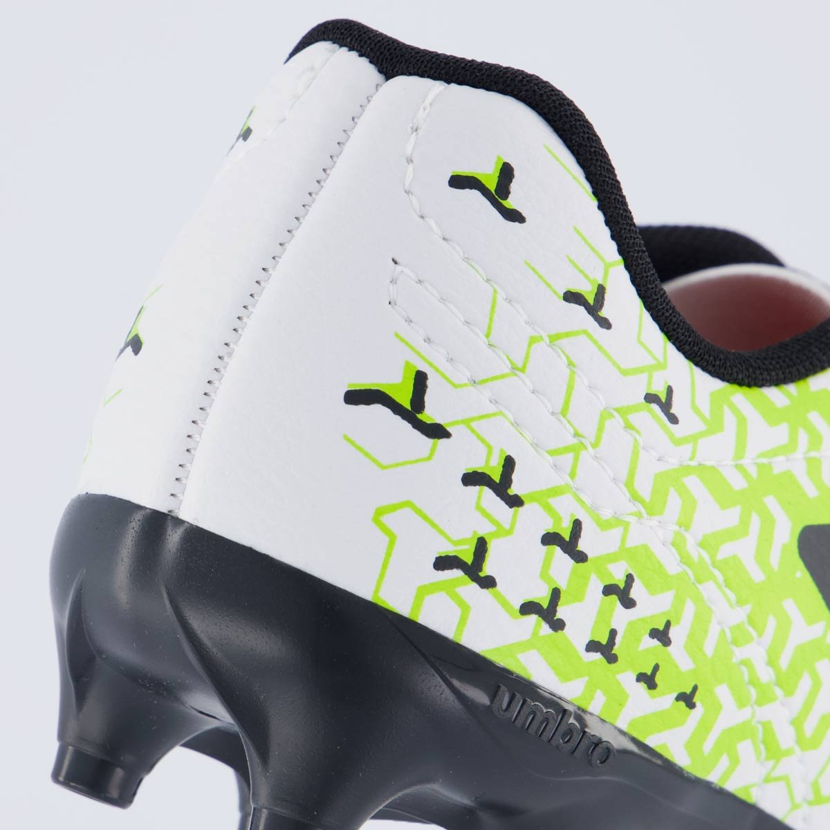 Chuteira Umbro Class Neo Campo Juvenil Branca e Ve Branco/Amarelo/Preto 6