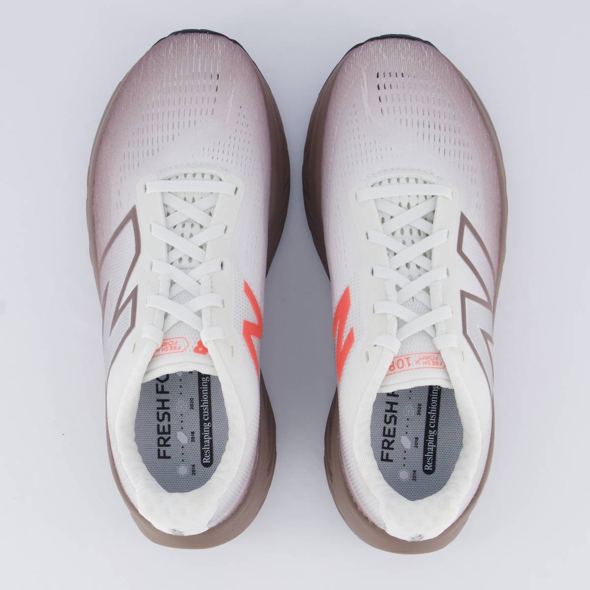Tênis New Balance Fresh Foam X 1080 V14 Feminino Branco e Marrom