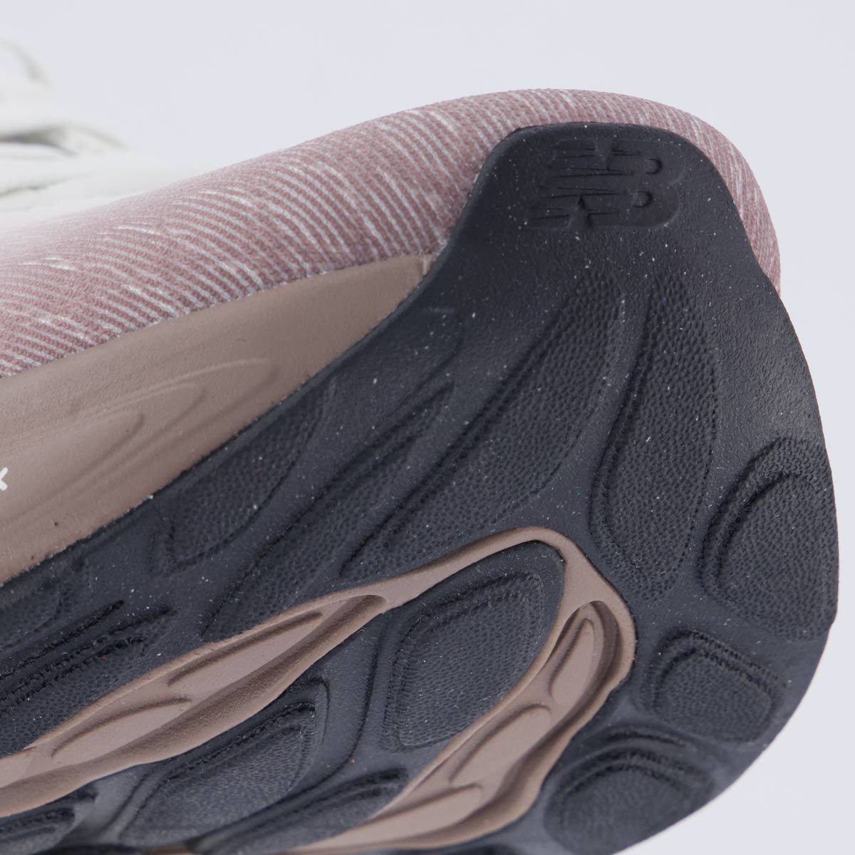 Tênis New Balance Fresh Foam X 1080 V14 Feminino Branco e Marrom Branco/Marrom 8