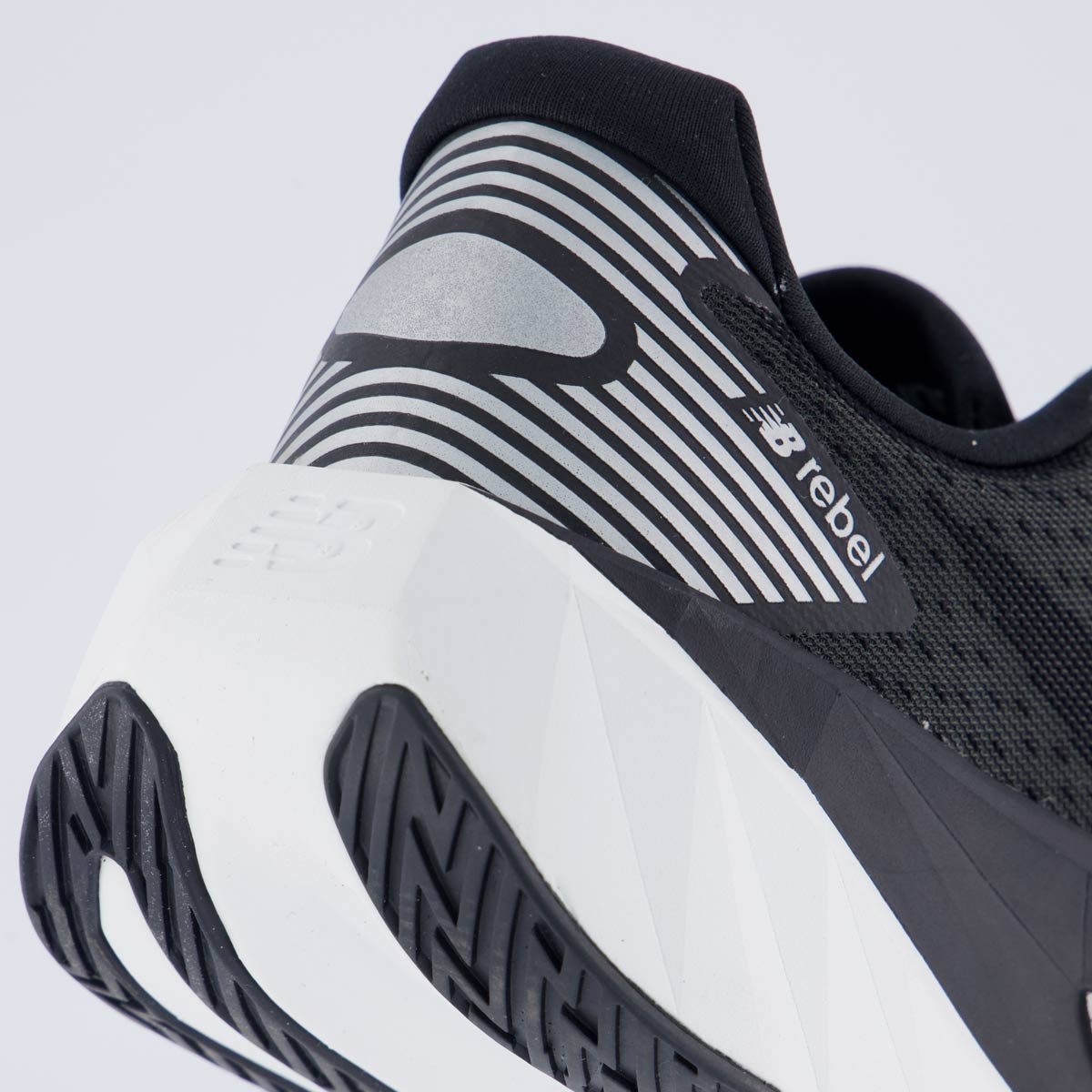 Tênis New Balance Fuelcell Rebel V5 Feminino Preto Preto/Branco 6