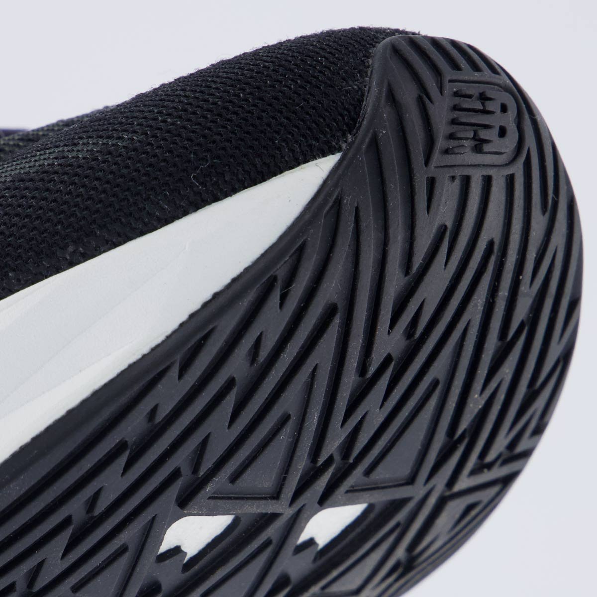 Tênis New Balance Fuelcell Rebel V5 Feminino Preto Preto/Branco 8