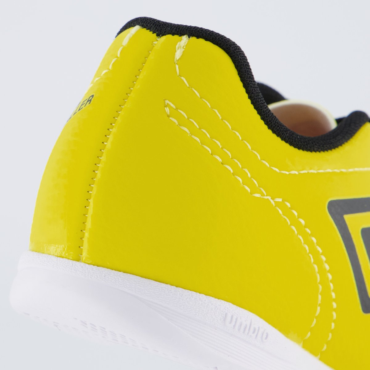 Chuteira Umbro Class Footballer Futsal Juvenil Amarela e Preta Amarelo/Preto 6