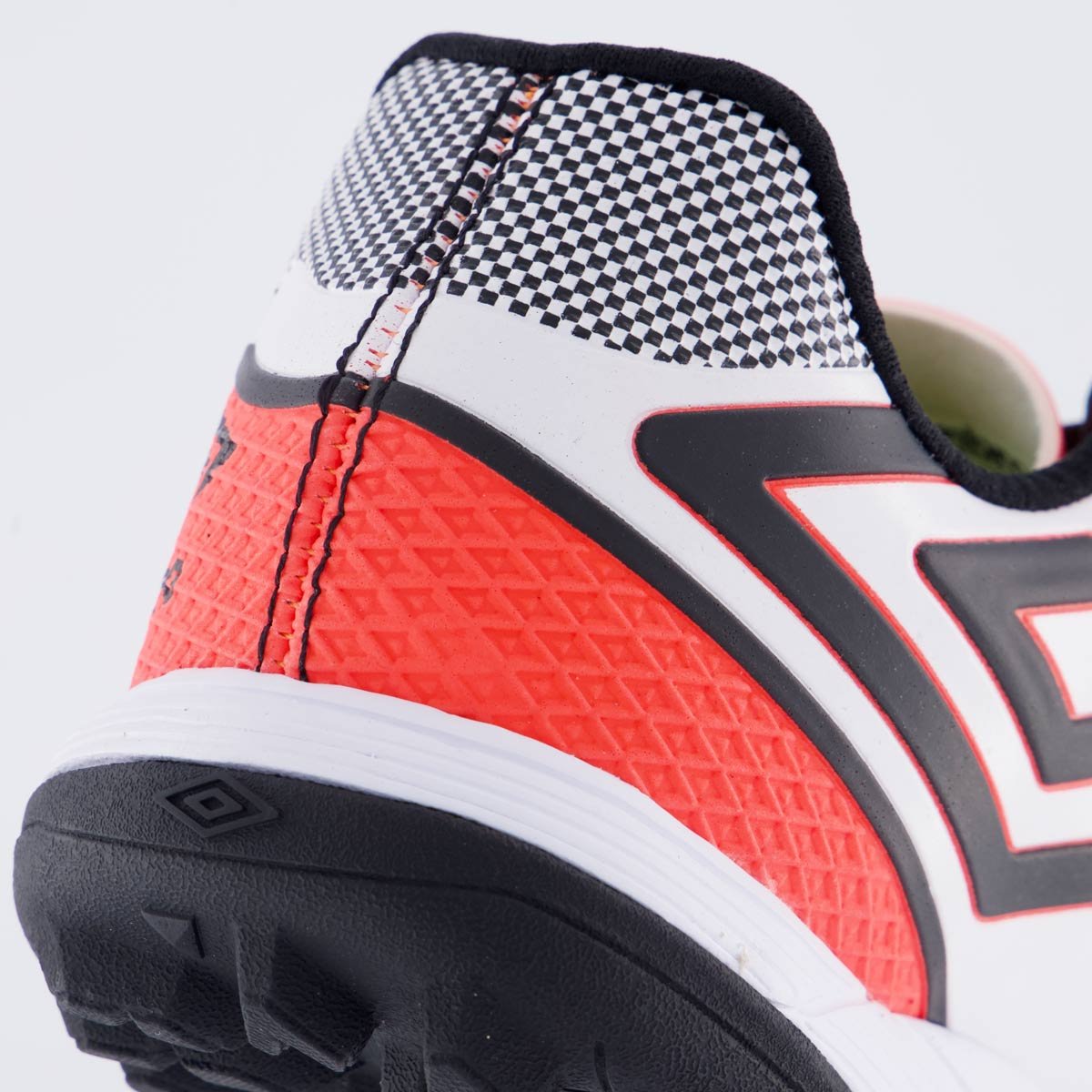 Chuteira Umbro Pro 5 Bump Club Society Laranja e Preta Laranja/Preto/Branco 6
