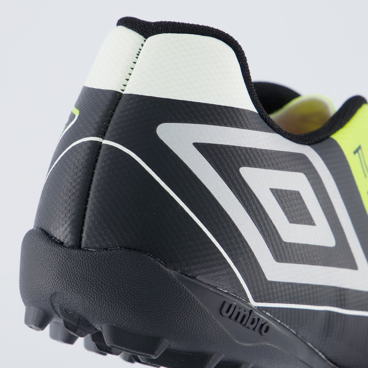 Chuteira Umbro Fifty VI Juvenil Society Amarela e Amarelo/Preto 6