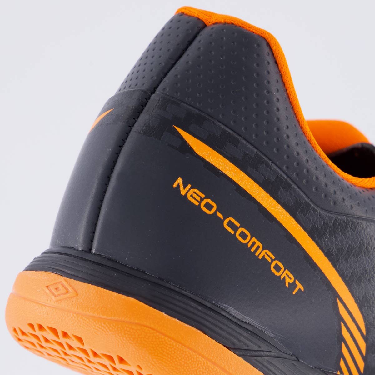 Chuteira Umbro Neo-Confort Futsal Preta e Laranja Preto/Laranja 6