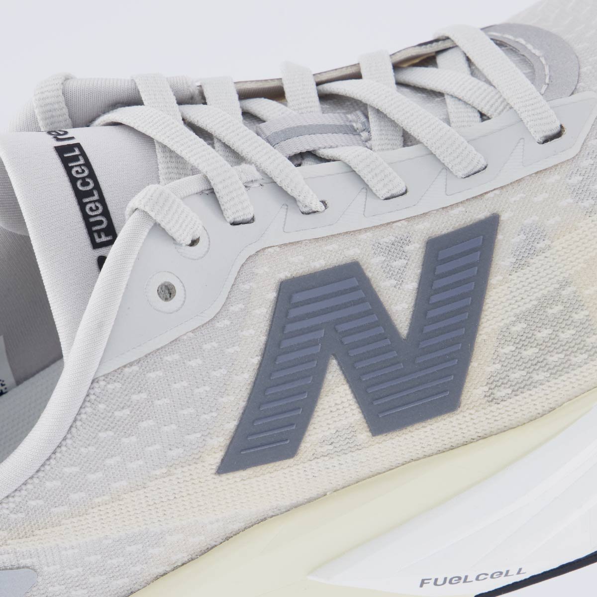 Tênis New Balance Fuelcell Rebel V5 Feminino Bege Bege/Cinza 7