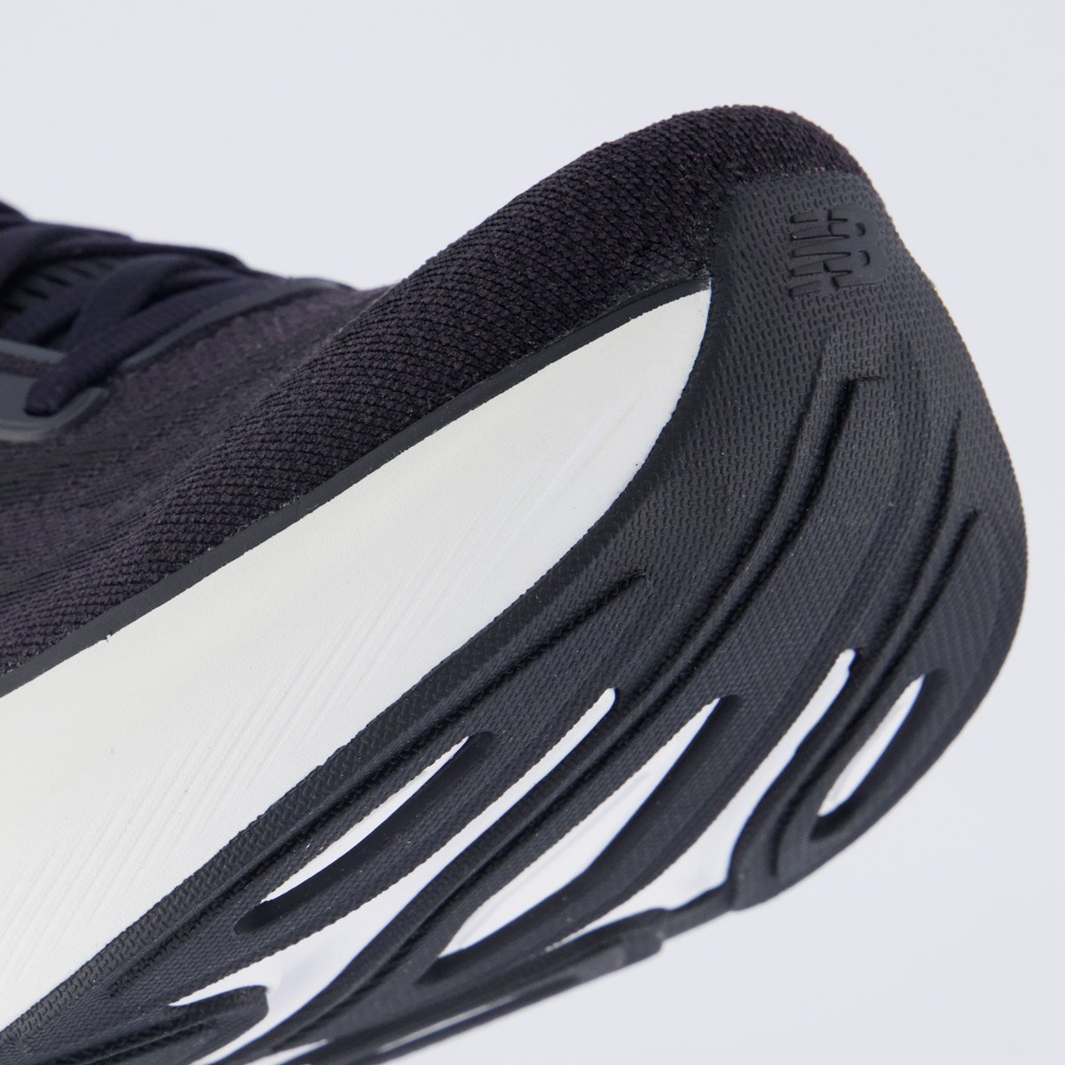 Tênis New Balance Fresh Foam X More V6 Feminino Preto Preto 8