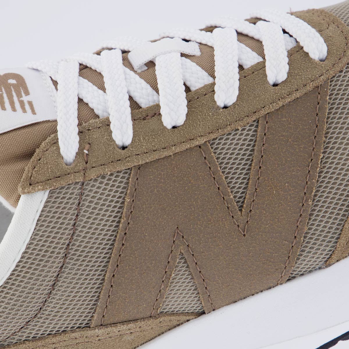 Tênis New Balance 370 V1 Marrom 7