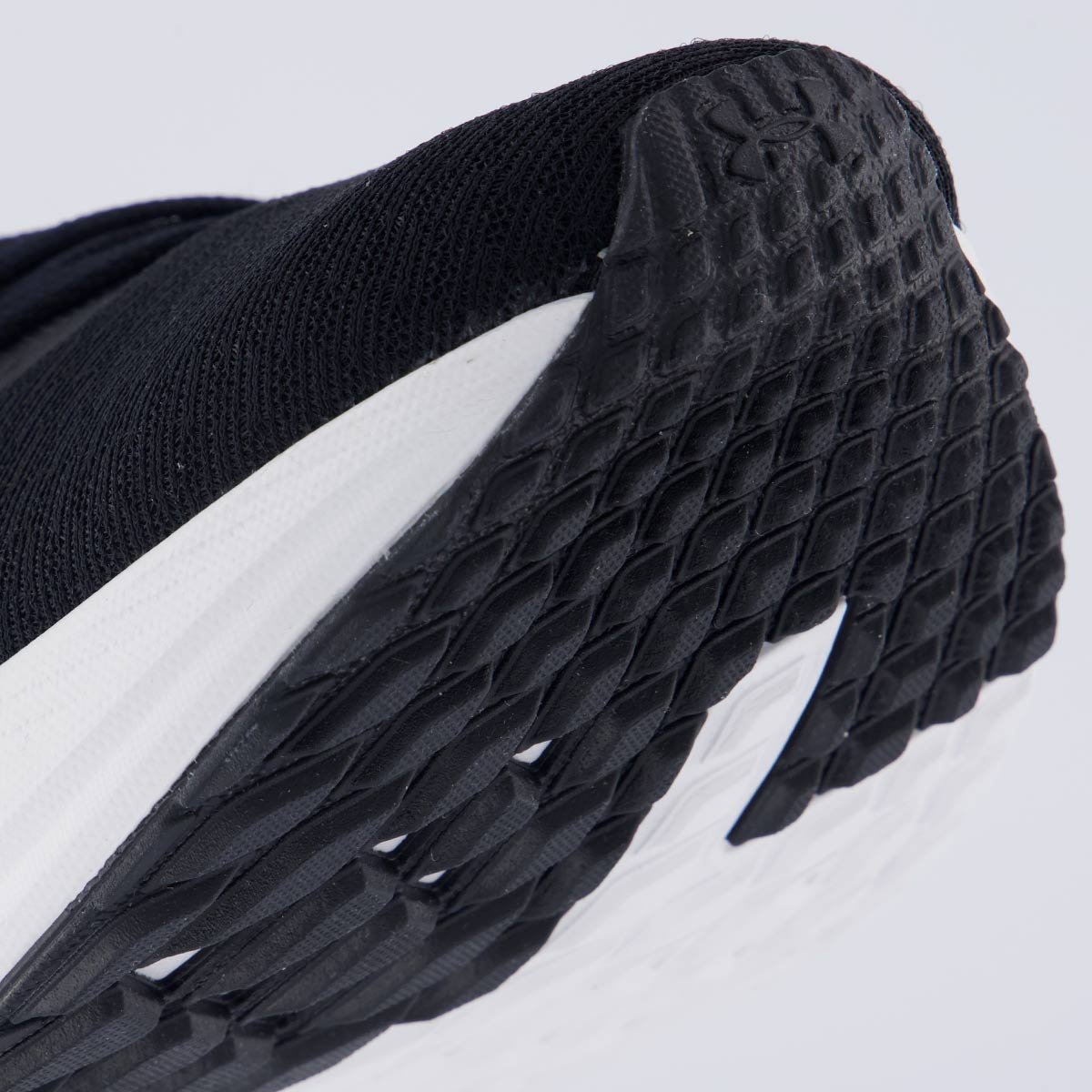 Tênis Under Armour Charged Wing 2 Preto e Branco Preto/Branco 8