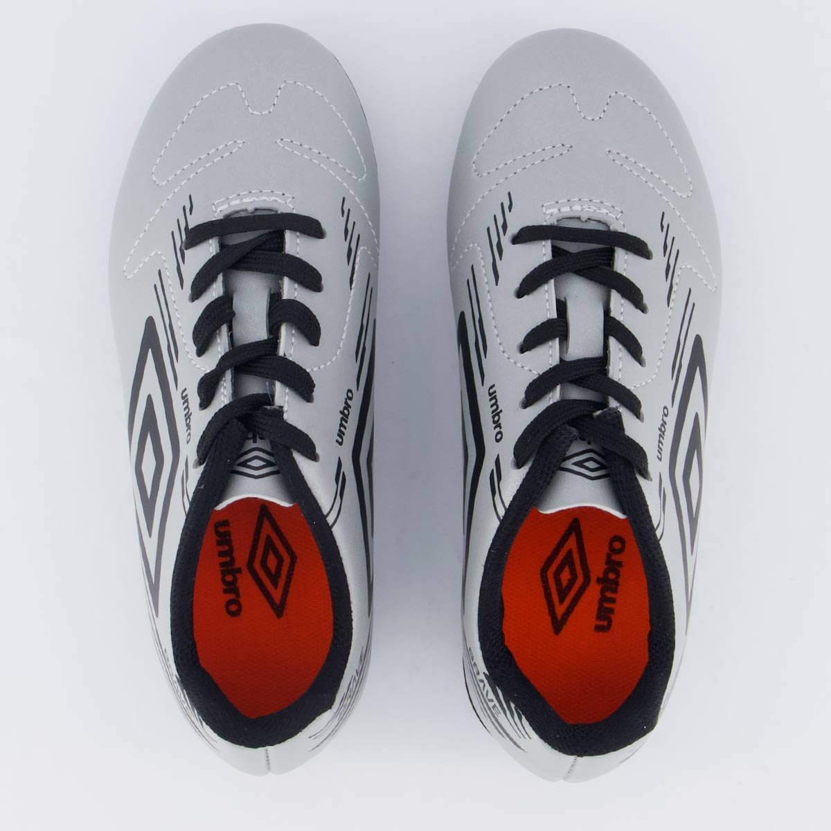 Chuteira Umbro Brave Campo Juvenil Cinza e Preto Cinza/Preto 4