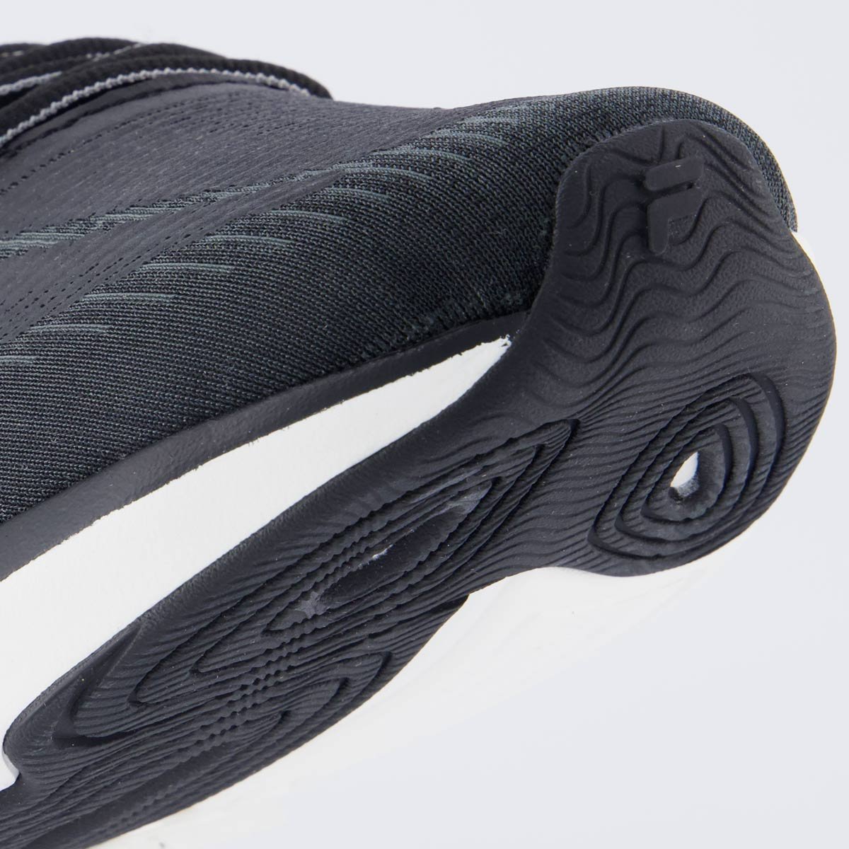Tênis Fila Striker Preto Preto 8
