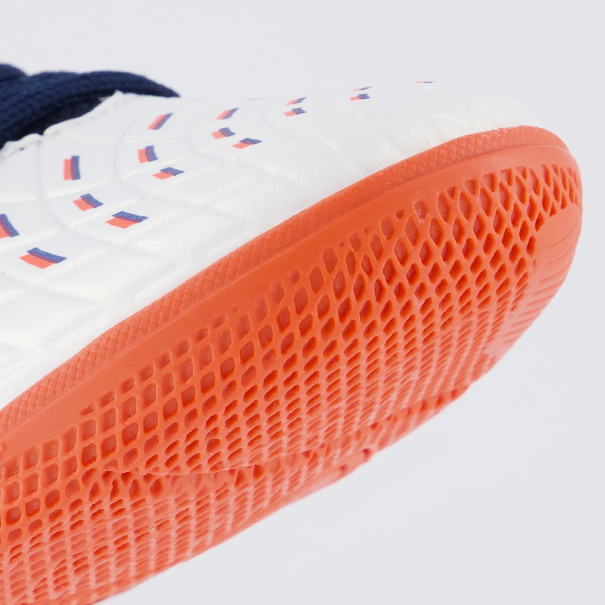 Chuteira Umbro Domain Futsal Juvenil Branca e Laranja Branco/Laranja/Azul 8