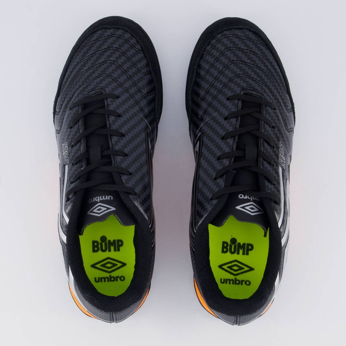 Chuteira Umbro Pro 5 Bump Club Society Preta e Laranja Preto/Laranja 4