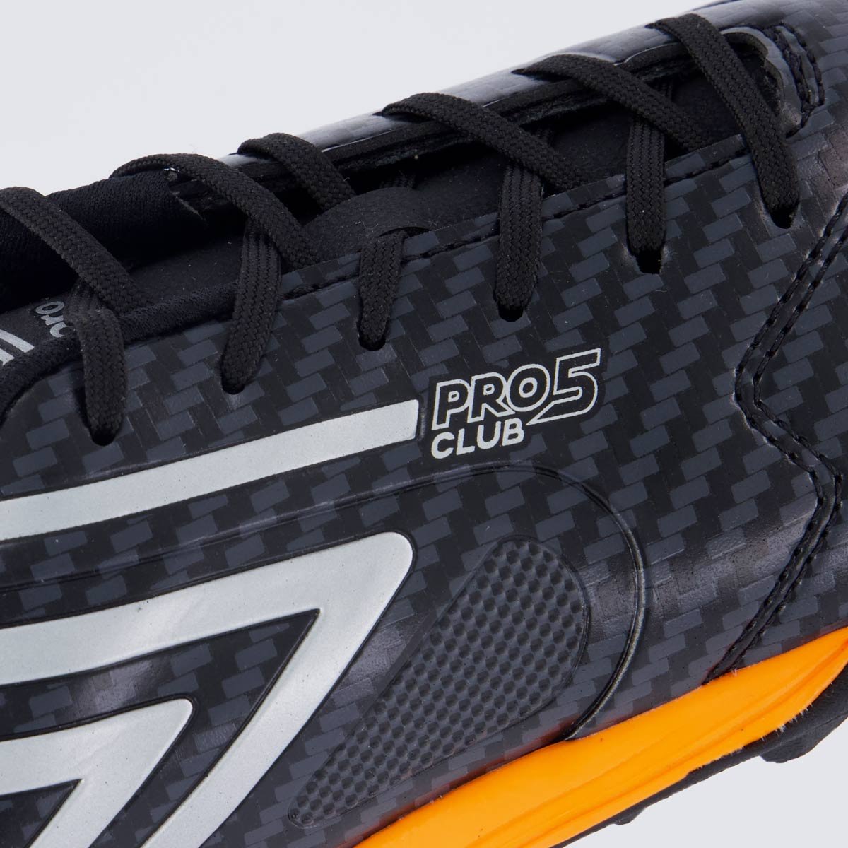 Chuteira Umbro Pro 5 Bump Club Society Preta e Laranja Preto/Laranja 7