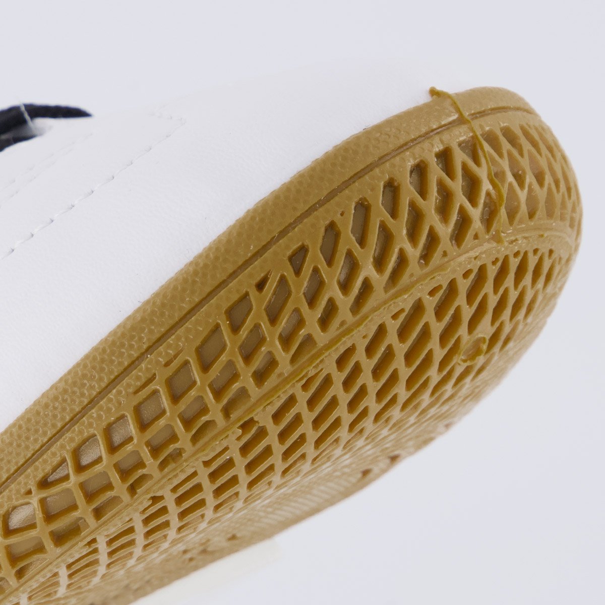 Chuteira Umbro Brave Futsal Juvenil Branca Branco/Preto 8