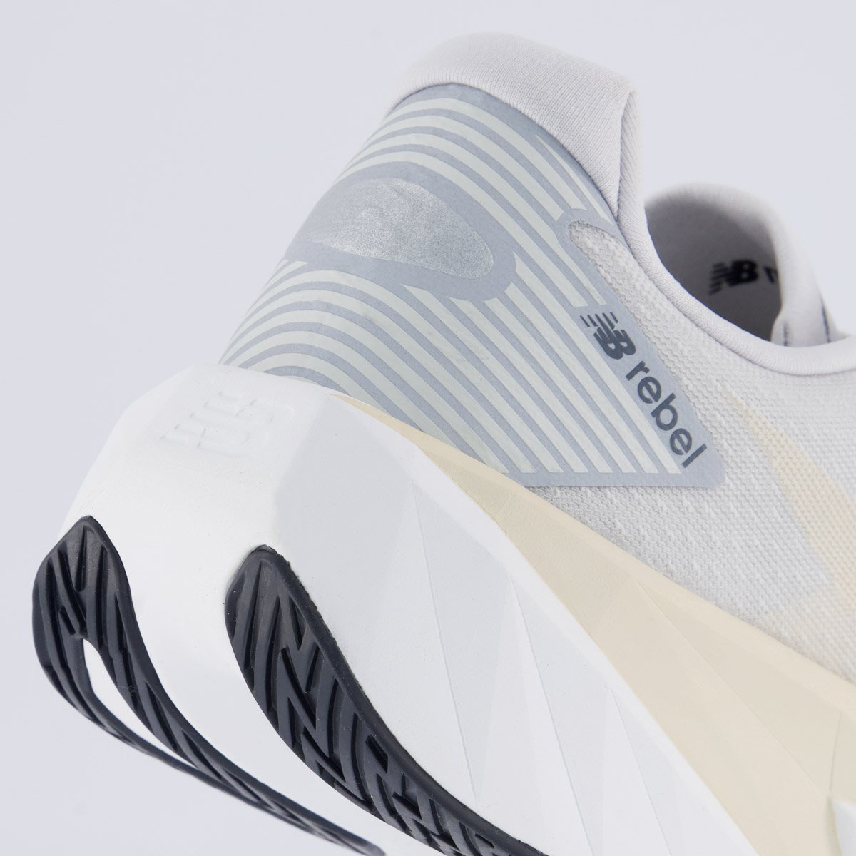 Tênis New Balance Fuelcell Rebel V5 Cinza Cinza/Bege 6