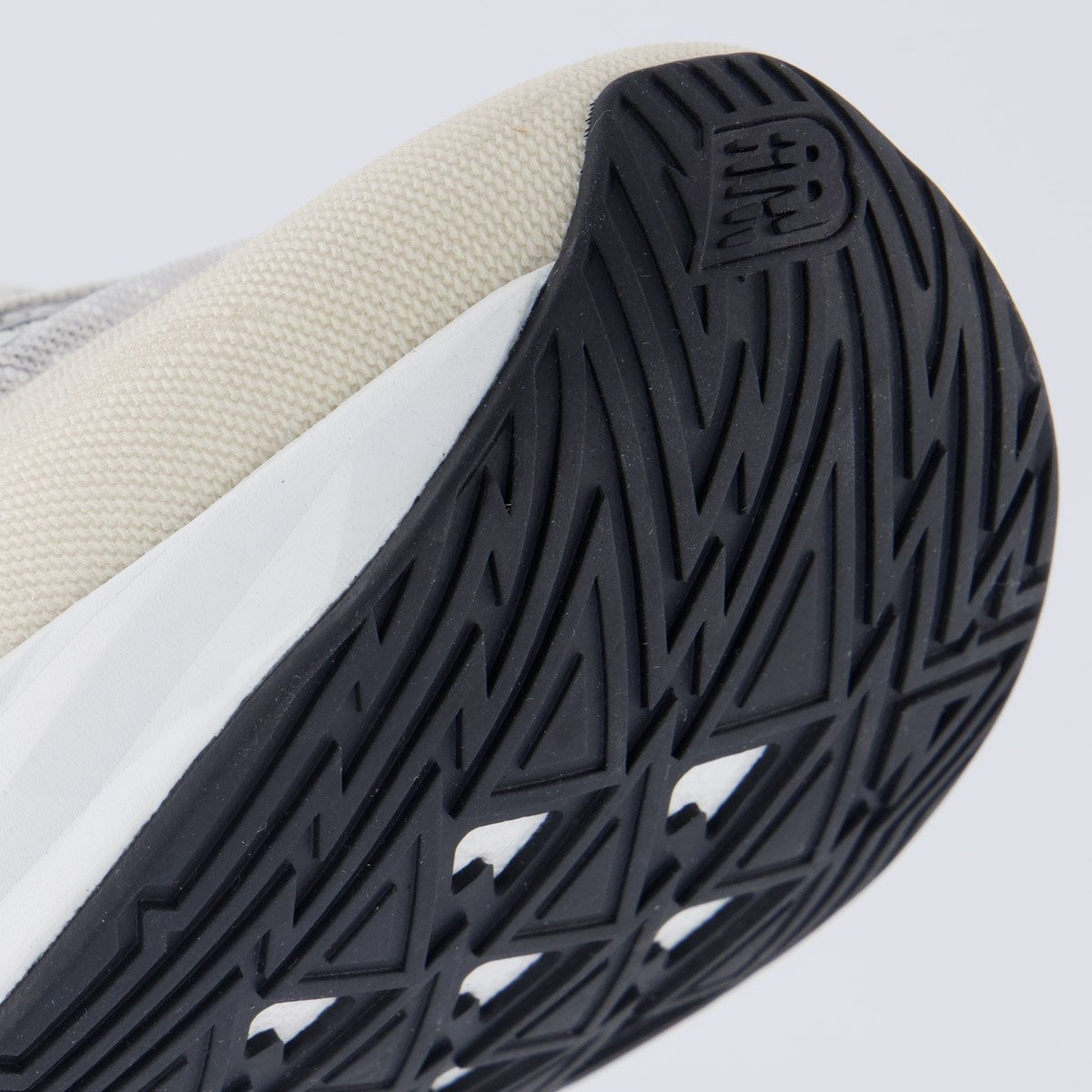 Tênis New Balance Fuelcell Rebel V5 Cinza Cinza/Bege 8